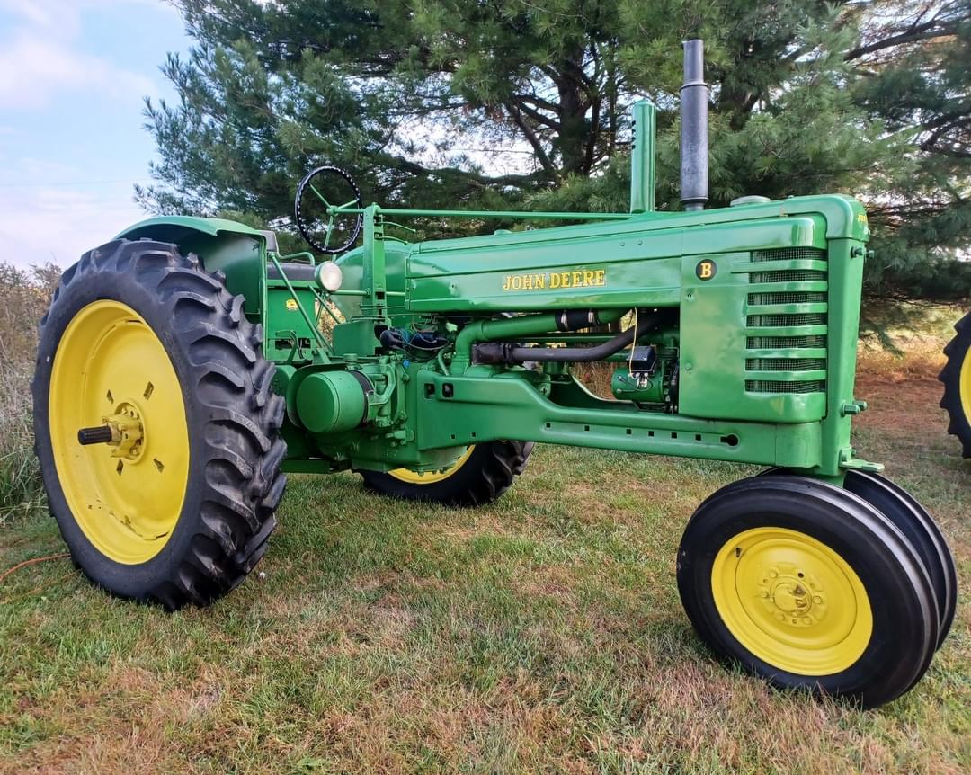 Image of John Deere B Image 1