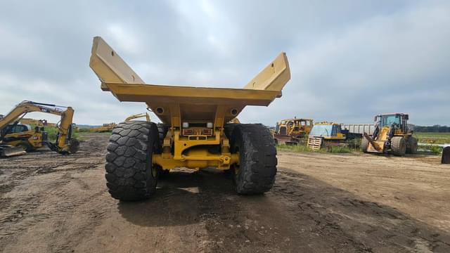 Image of Caterpillar D400E Series II equipment image 3
