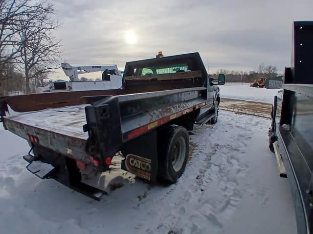 Image of Ford F-450 equipment image 4