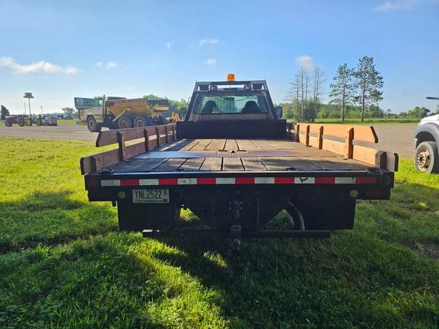 Image of Ford F-550 equipment image 3