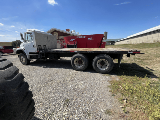 Image of Freightliner FL112 equipment image 4