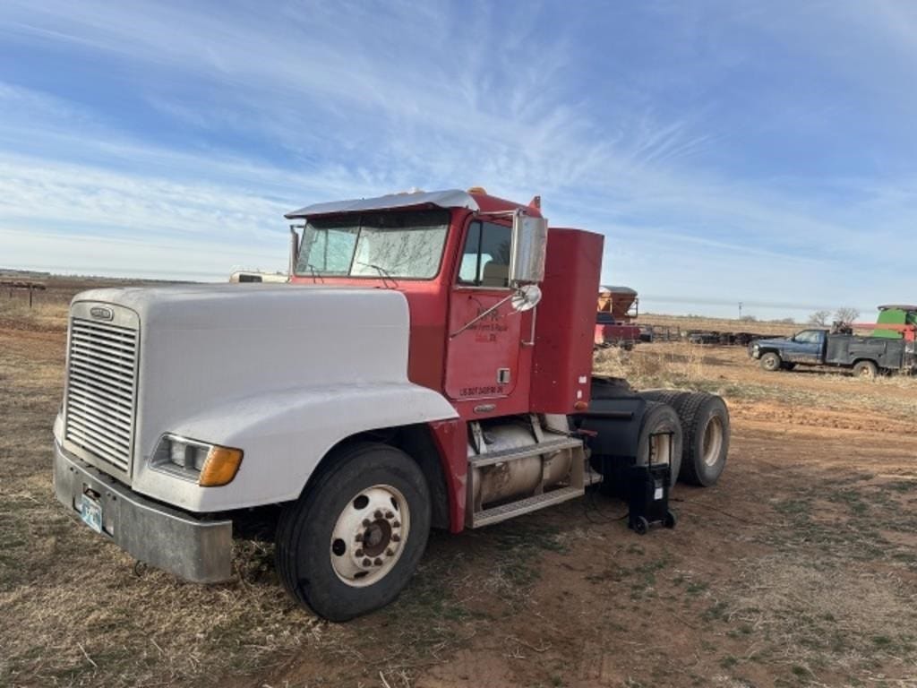 1999 Freightliner FLD120 Equipment Image0