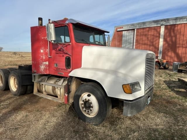 Image of Freightliner FLD120 equipment image 4