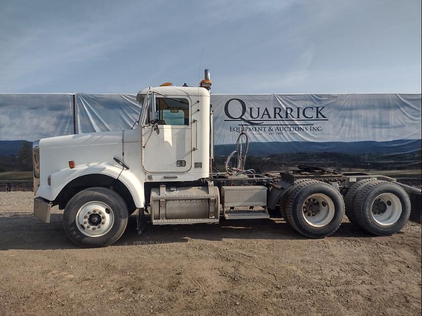 Image of Freightliner FLD120SD Primary image