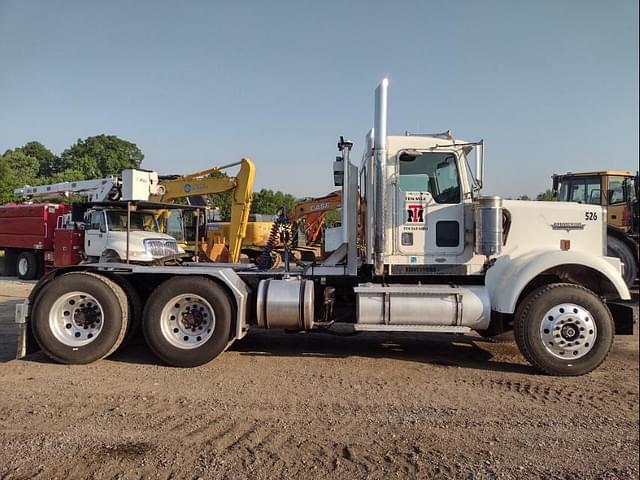 Image of Kenworth W900 equipment image 2