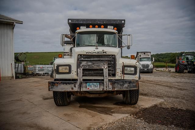 Image of Mack RD688S equipment image 4