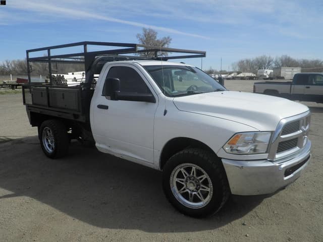Image of Dodge Ram 2500HD equipment image 2