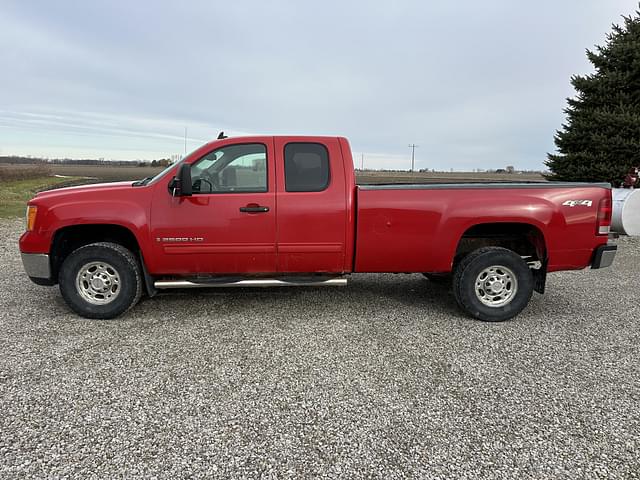 Image of Chevrolet 2500HD equipment image 1