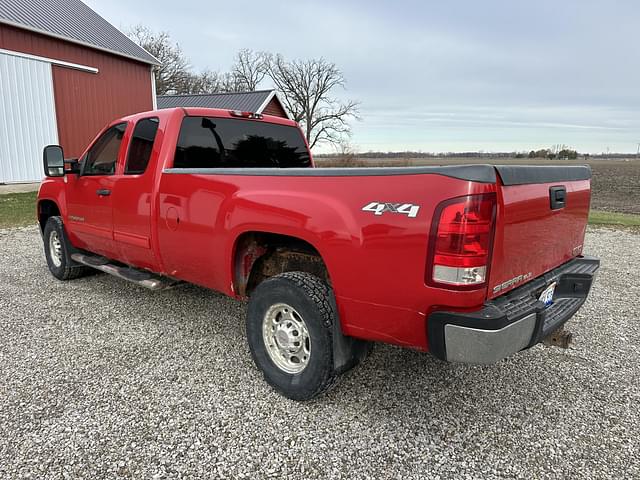 Image of Chevrolet 2500HD equipment image 2