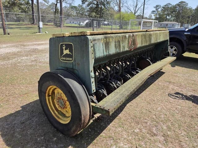 Image of John Deere 8300 equipment image 2