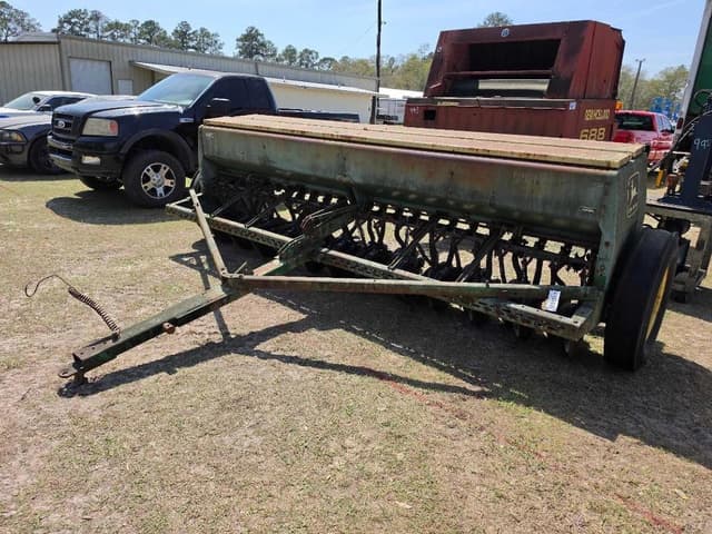 Image of John Deere 8300 equipment image 1