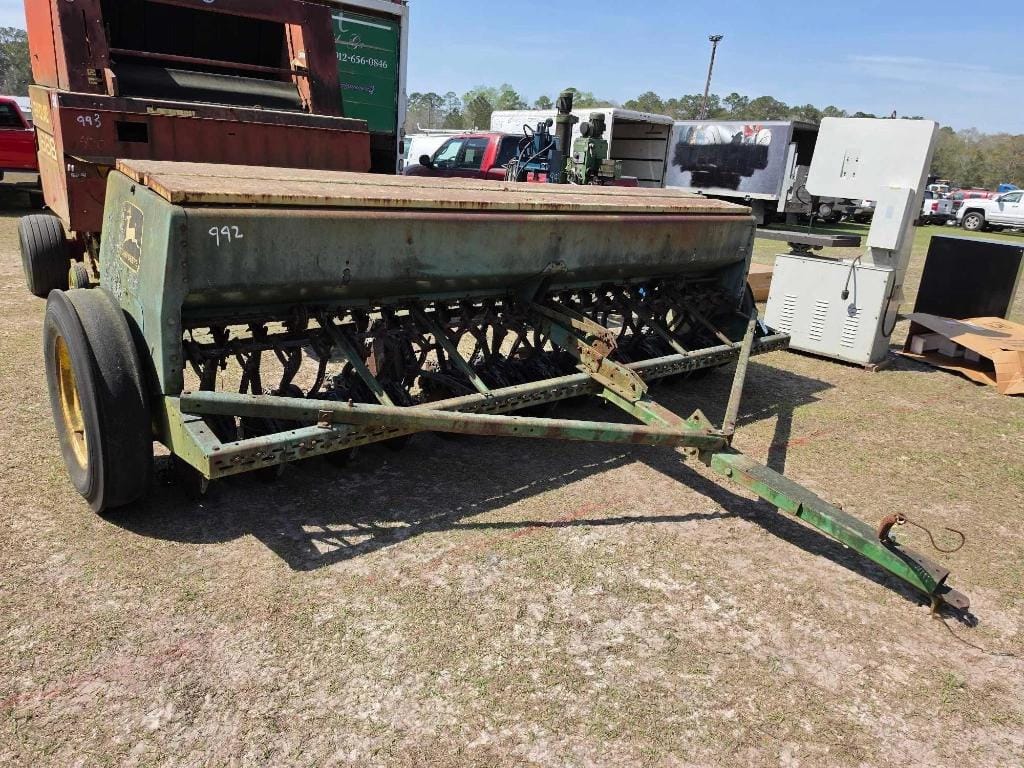 John Deere 8300 Equipment Image0