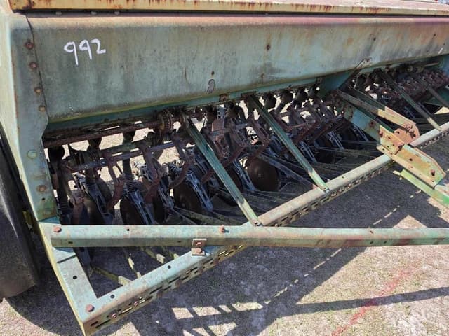 Image of John Deere 8300 equipment image 4