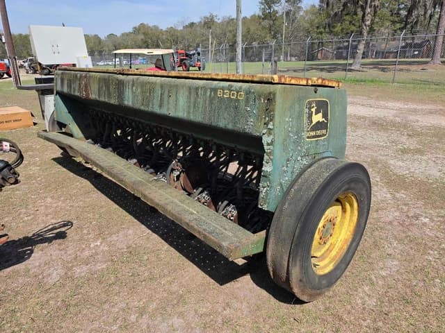 Image of John Deere 8300 equipment image 3