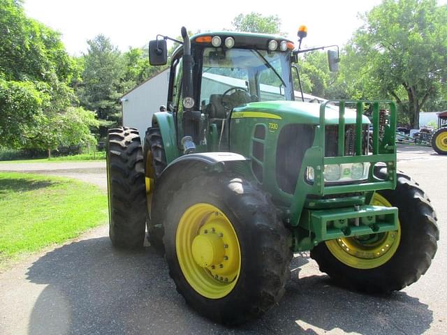 Image of John Deere 7330 equipment image 3