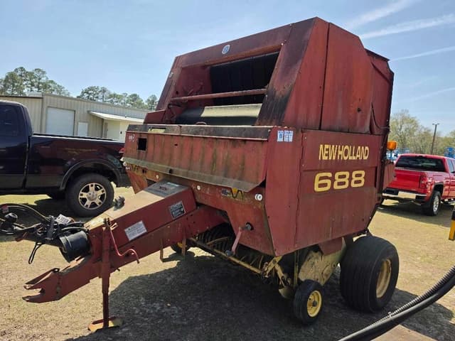 Image of New Holland 688 equipment image 1