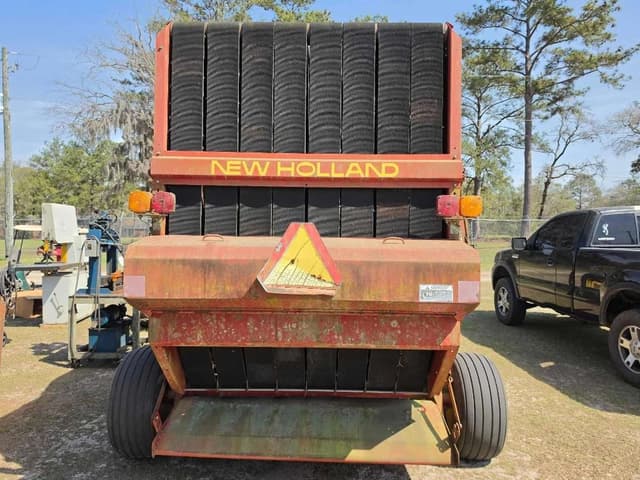 Image of New Holland 688 equipment image 4