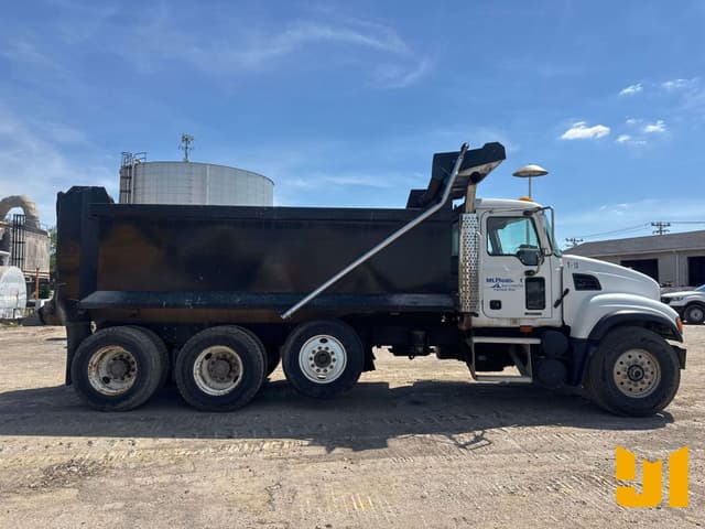 Image of Mack CV713 equipment image 3