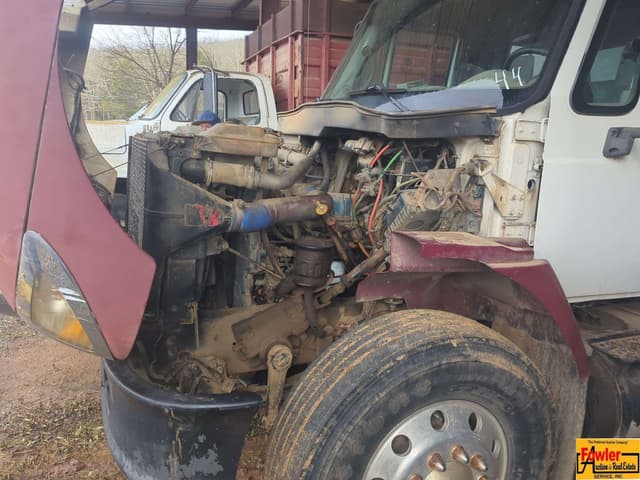 Image of International 7400 equipment image 1