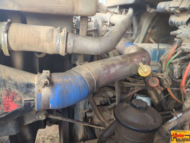 Image of International 7400 equipment image 4