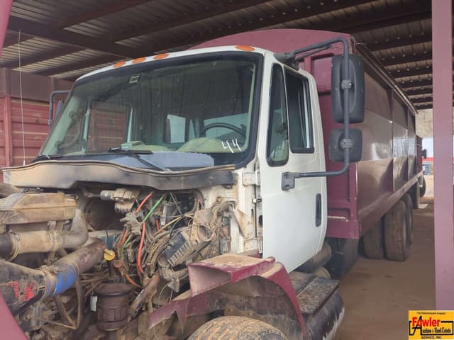 Image of International 7400 equipment image 3