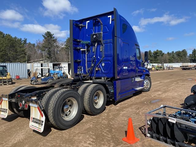 Image of Freightliner Cascadia equipment image 4