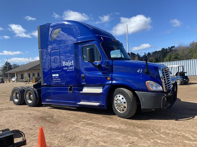 Image of Freightliner Cascadia equipment image 3