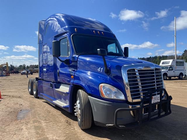 Image of Freightliner Cascadia equipment image 2