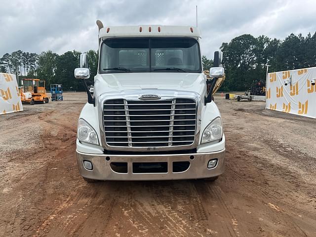 Image of Freightliner Cascadia equipment image 1