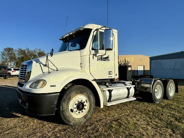 2008 Freightliner Columbia Equipment Image0