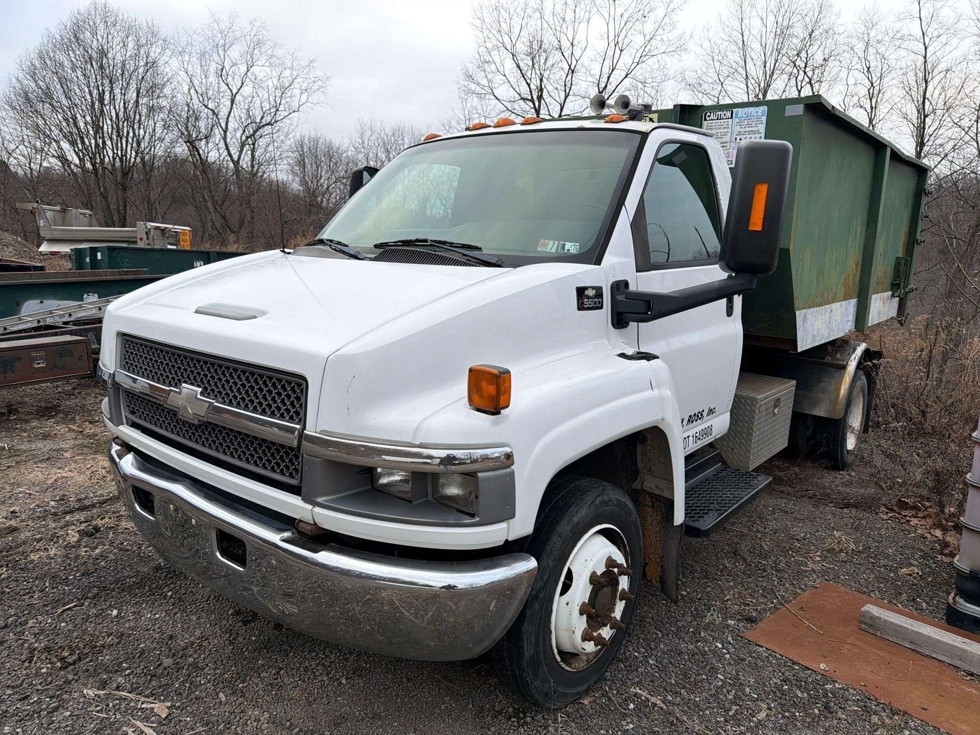 2004 Chevrolet C5500 Equipment Image0