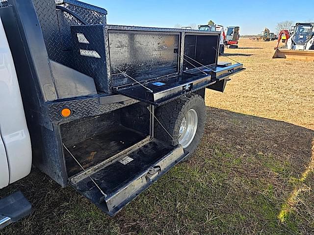 Image of Ford F-350 equipment image 4