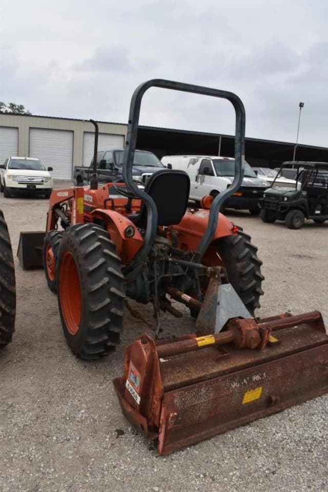 Image of Kubota L2350 equipment image 3