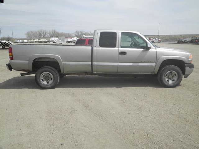 Image of GMC 2500HD equipment image 3