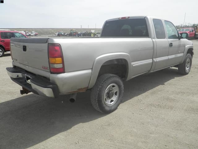 Image of GMC 2500HD equipment image 4