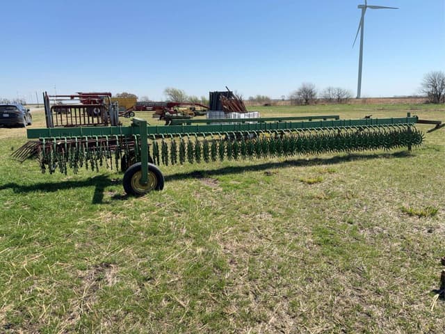 Image of John Deere 400 equipment image 1