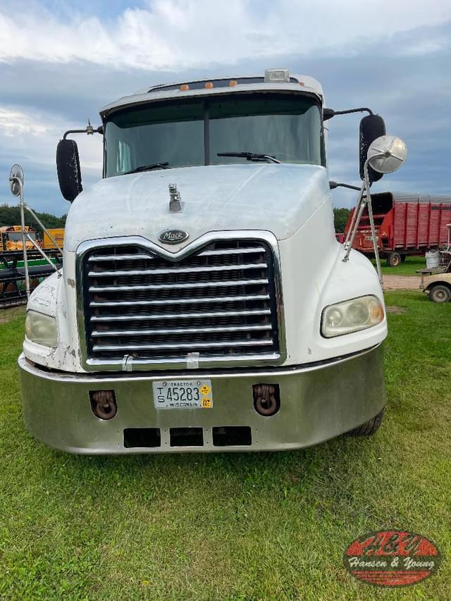 Image of Mack CX613 equipment image 1