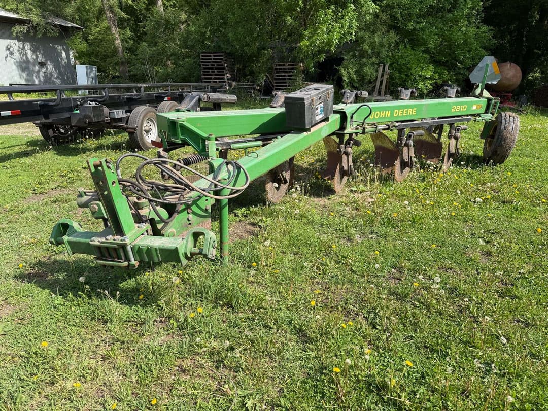 Image of John Deere 2810 Primary image