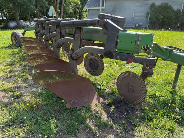 Image of John Deere 2810 equipment image 3