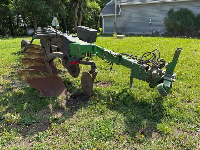Image of John Deere 2810 equipment image 2