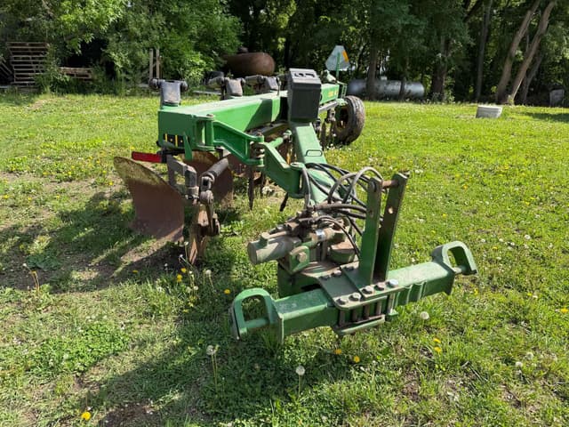 Image of John Deere 2810 equipment image 1