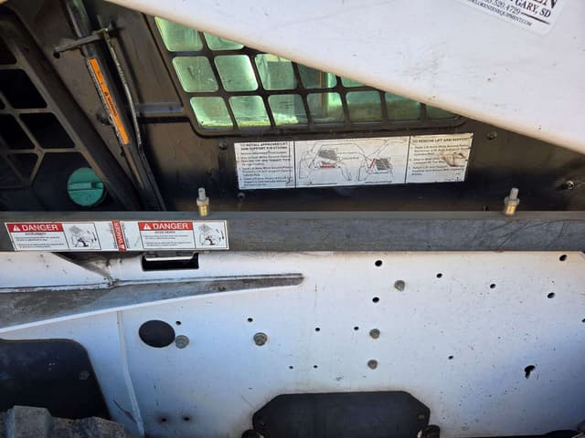 Image of Bobcat S250 equipment image 1