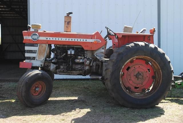Image of Massey Ferguson 1100 equipment image 1