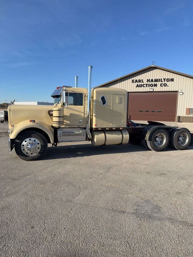 Image of Kenworth W900A equipment image 2