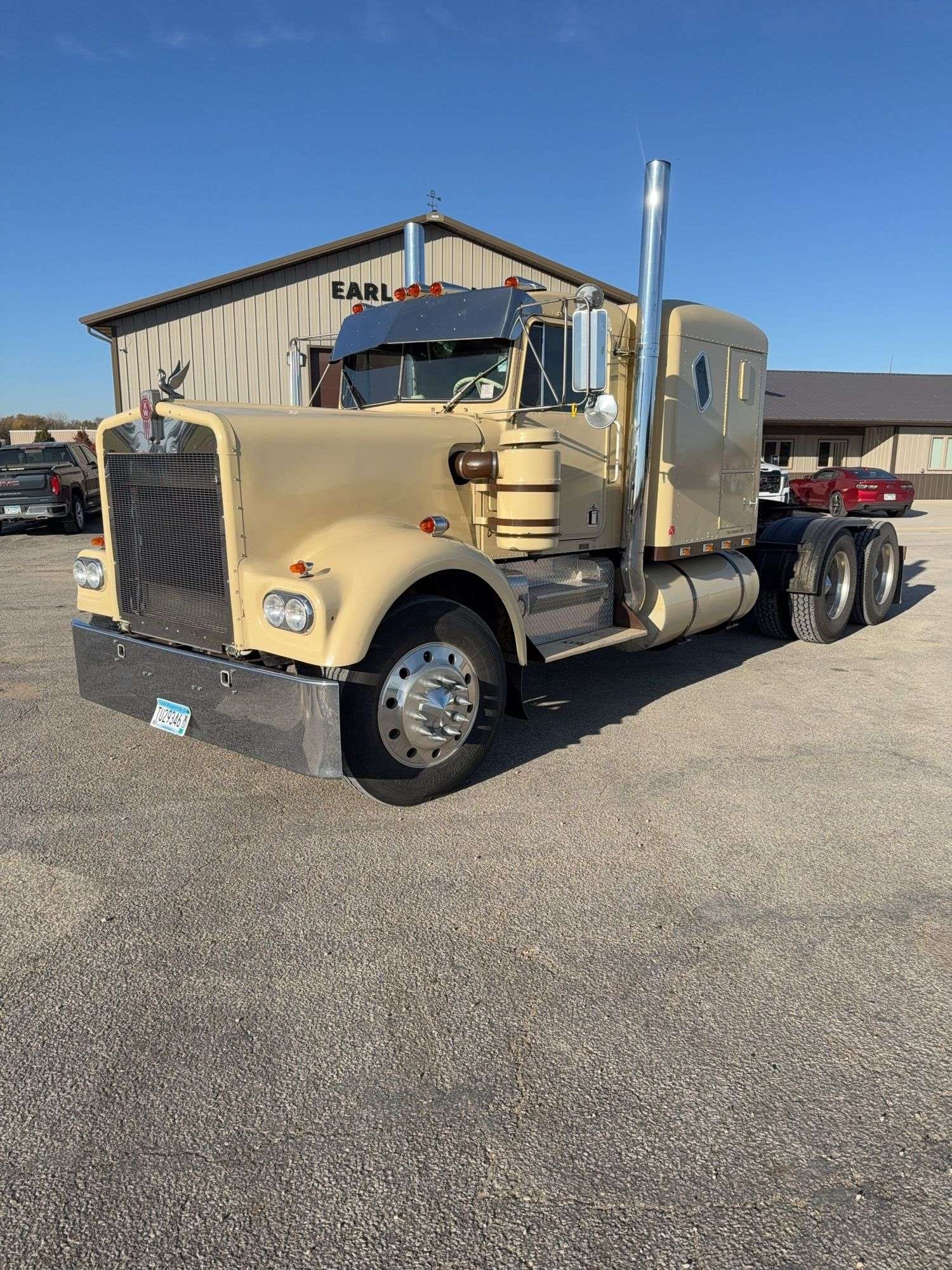 1978 Kenworth W900A Equipment Image0