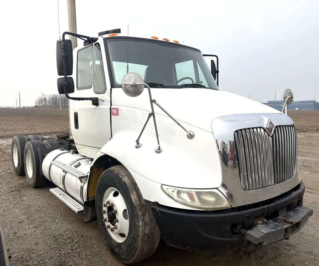 Image of International 8600 equipment image 1