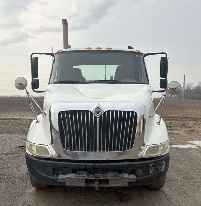 Image of International 8600 equipment image 2