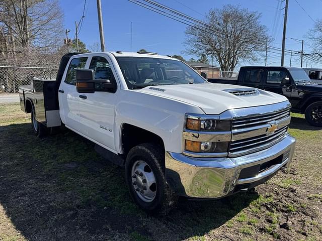 Image of Chevrolet 3500 equipment image 1