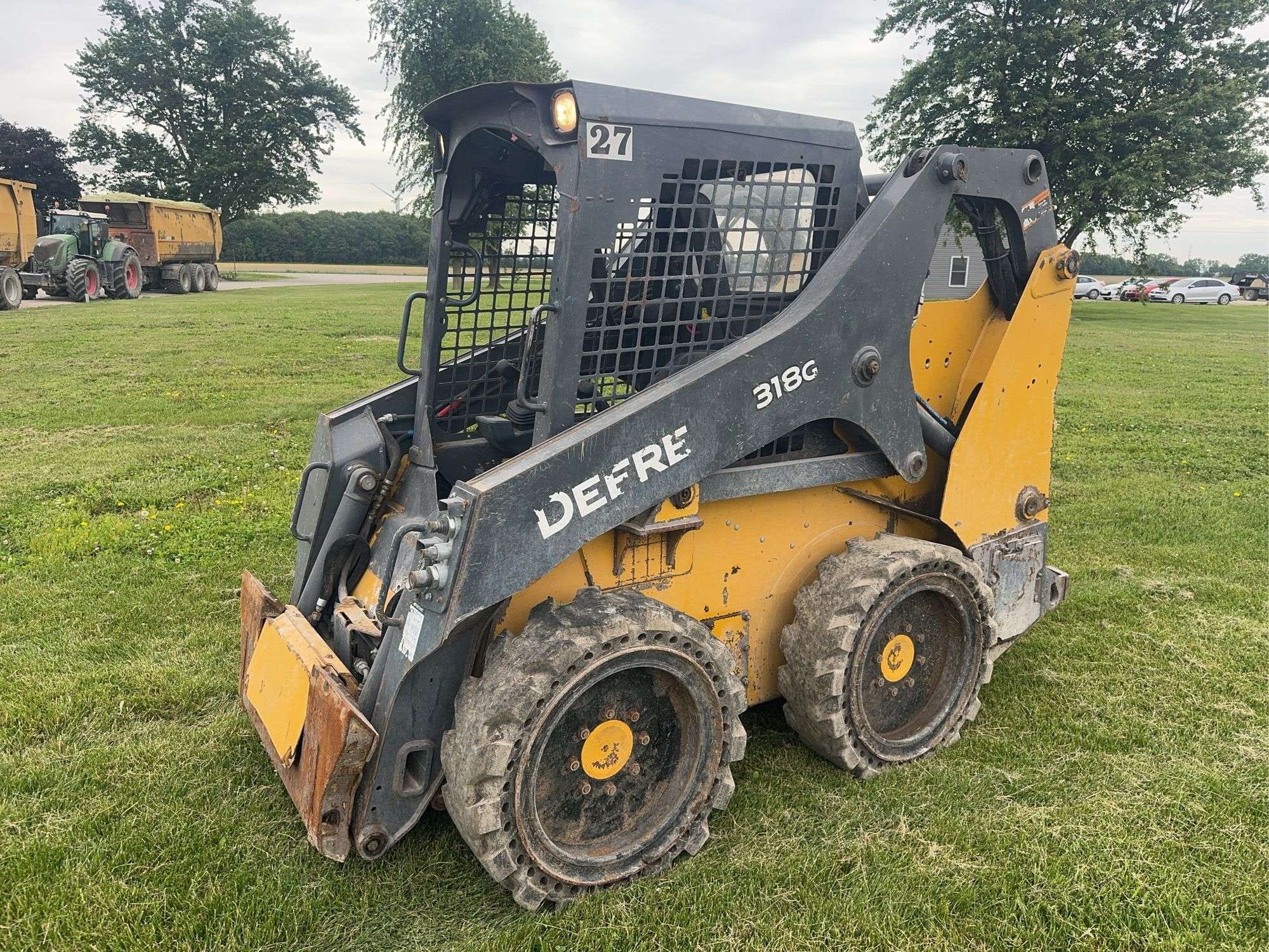 John Deere 318G Equipment Image0