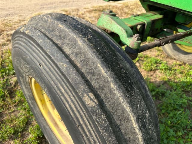 Image of John Deere 4040 equipment image 3